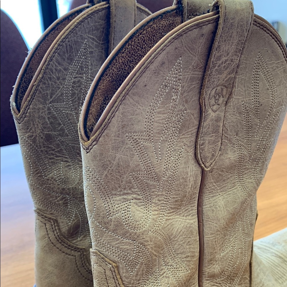 Ariat Brown Heeled Round Up Square Toe Boots with Western Stitching - Picture 4 of 6